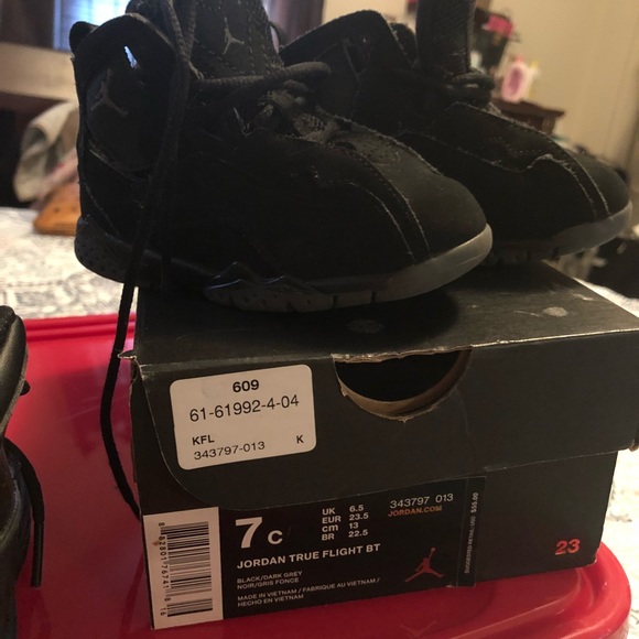 Toddler shoes sizes from 4-7. - Picture 1 of 7